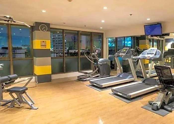 호텔 Modern Studio+pool-gym/wifi/netflix